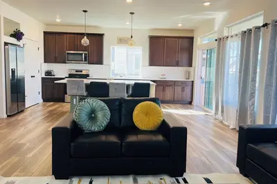 Image de Comfortable and Affordable: Private Rooms in a Shared House or family home rent.