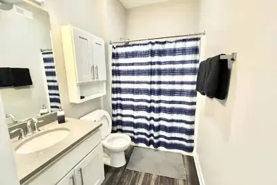 Image de Vibrant Downtown Condo with Skywalk Access #3