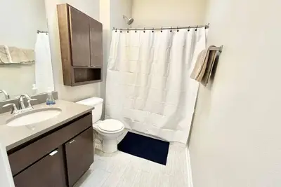 Image de Modern Downtown Condo with Skywalk Access #6