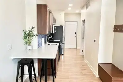 Image de Vibrant Downtown Condo with Skywalk Access #5