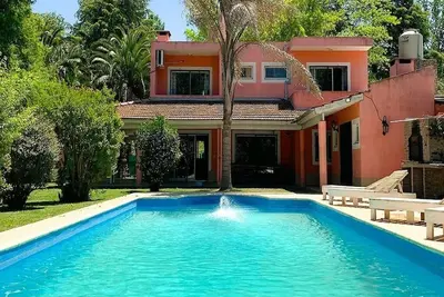 Image de Quinta en Pilar de 5 habitaciones, ideal para festejos y estadías.