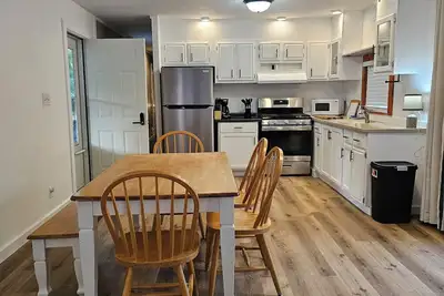 Image de Peaceful and cozy newly remodeled mobile home, just 10 miles from South Haven!