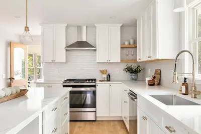 Image de Chic Custom Designed Coastal Retreat –  Steps from the Shore!