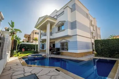 Image de Castle with 7 bedrooms&private pool&garden in Royal City Compound-Sheikh Zayed