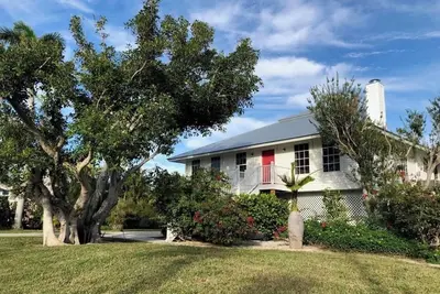Image de Updated, Quiet West End, 250 Yards To Beach.