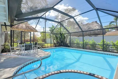 Image de 3. 3 Miles to the Beach, Heated Pool, Comfortable New Furnishings, Game Room