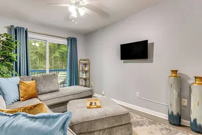 Image de Minutes to Hospitals: Atlanta Home w/ Deck + Grill