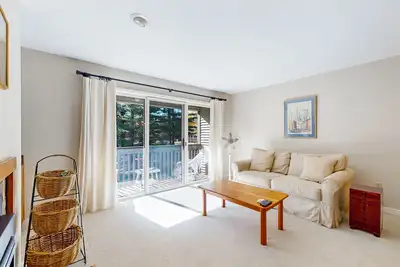Image de Cozy resort condo w/ gas fireplace, wifi, w/d, Tv, trails