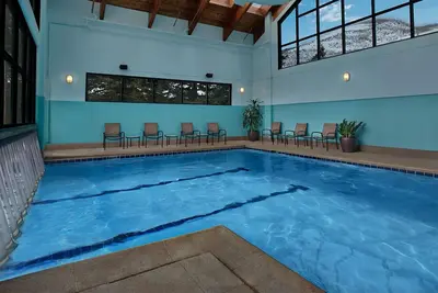 Image de Charming resort in enchanting Vail with gym, indoor pool, WiFi and much more