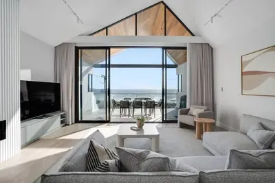 Image de 202Espy: Dune~Sleeps 8~Brand new luxury beachfront