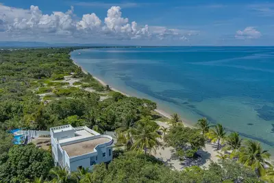 Image de 3br Villa w\/ Pool, Beachfront & Large Kitchen