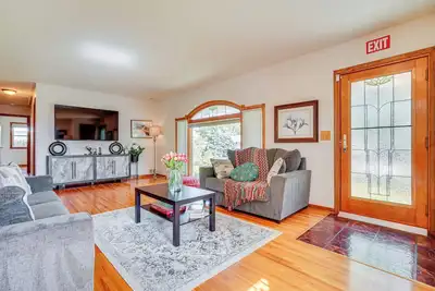 Image de Spacious Cottage Grove Haven Near Downtown St Paul