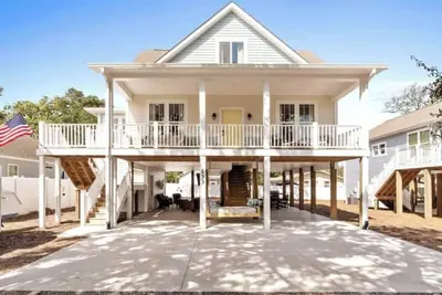 Image de Beautiful New, pet friendly home in the beach town of Oak Island, Nc