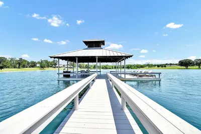 Lakeside Ranch Cabin, Trails, Firepit & Fall Views