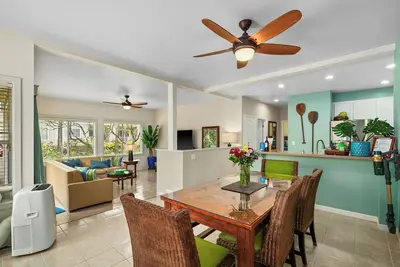 Image de 5 Beds Downstairs Corner Unit with Ac, 3 Pools, 6 minutes to Beaches, Beach Cart