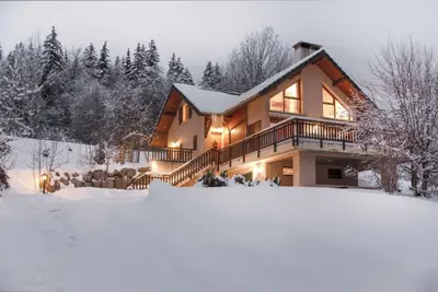 Image de Chalet \"L'Orée Du Bois\" avec vue sur les montagnes, terrasse privée et Wi-Fi