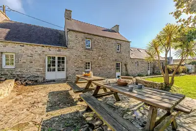 Image de Maison de vacances 'Ker Breizh - Saint Pabu - 14 Pers' 3 étoiles avec jardin privé et Wi-Fi