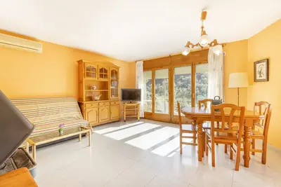 Image de Appartement 'Casa De La Font' à Sant Martà de Barcedana avec piscine partagée et climatisation.