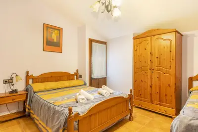 Image de Chambre 'Triple 3' Casa Roca-Sant Martí de Barcedana avec Wi-Fi et climatisation.