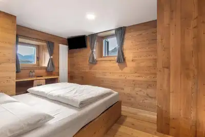 Chambre 'Ferré' avec vue sur le lac, jardin partagé et Wi-Fi