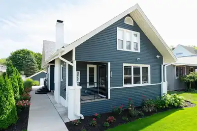 Image de Rockford 2bd w/ Ev Charger, Patio & Fast WiFi, Upscale Furnished Rentals in Rockford, Il | Ideal Sho