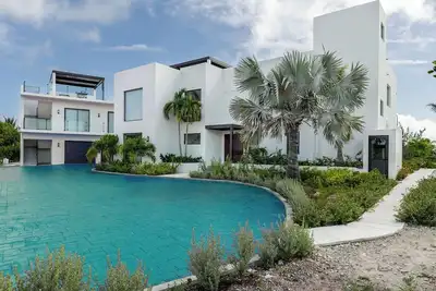 Image de Spacious 5-bedroom villa in awesome Leeward Settlement with fitness room, WiFi