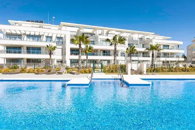 Image de Modern Retreat in Nature with Stunning Sea Views!