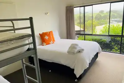 Image de Cedar 2, Cedar 2 - Motel Room
