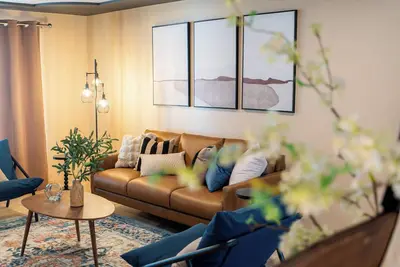 Image de 10% Off Weekly - Charming 3-bedroom house in sunny Phoenix