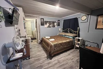 Image de Private Retreat Entire Suite - B&B- J1