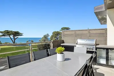 Image de Luxury Meets Oceanfront Bliss on The Esplanade