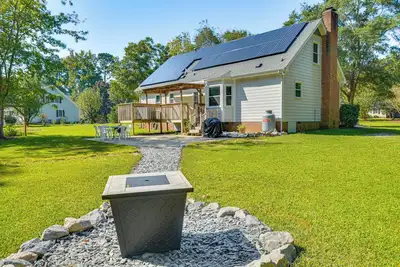Image de 15 Mi to Raleigh: Pet-Friendly Home w/ Fire Pit!