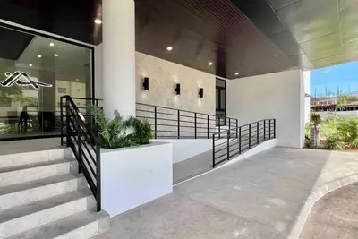Image de Luxury 1-bedroom Apt with WiFi, Gym Rooftop Pool, 24hr Security, Keyless Entry