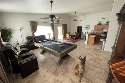 Image de Entire 2, 379 sqft house with a lot of amenities!
