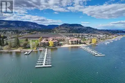 Image de Beachside Bliss! Spacious Ground Level Walk Out Patio Direct on the Beach & Lake