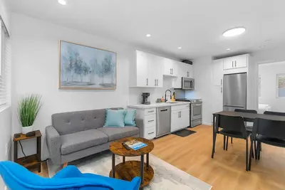 Image de The Cloudbreak Townhome - 88 Walkscore!