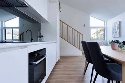 Image de Cosy Riverside Escape with River Views