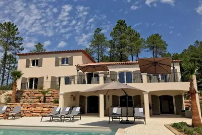 Image de Maison Ă Le Plan-de-la-Tour avec Piscine