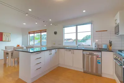 Epsom 4 Bedroom Holiday Home