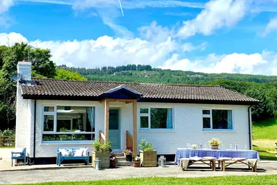 Image de This charming 4 bedroomed newly renovated cottage is situated on a sheep farm.