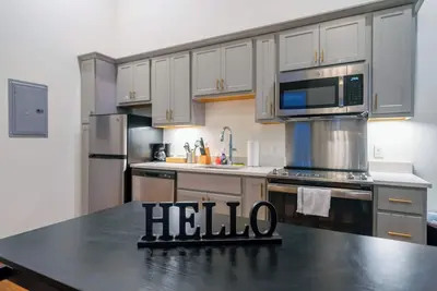 Image de Large Studio w/ Free Parking |Near Norton Hospital