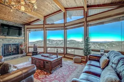 Image de Appalachian State of Mind--- Sunset and Sunrise View, Yard Area, Open Floor Plan with Amazing Vie. . .