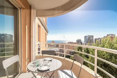 Simplifiez-vous la vie dans ce logement paisible et central à proximité du secteur de Monte Carlo