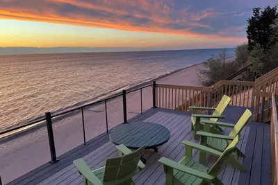 Image de Updated lakefront oasis with private beach, fire pit, amazing views & waterside balcony!