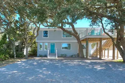 Image de Renovated 7br 3. 5ba Duplex-Style House, Walk to Beach, Ocean View, Sleeps 14