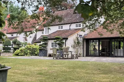 Image de Luxury characterful home in 1 acre with pool in Burhill Park Golf Club, Surrey