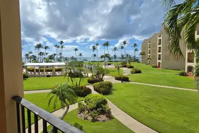 Beachfront Beauty: 3br Gem with Spectacular Pool & Ocean Views (Cb179)