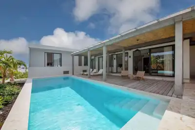 Image de Stylish 5 bedroom Villa with Earthy Tones