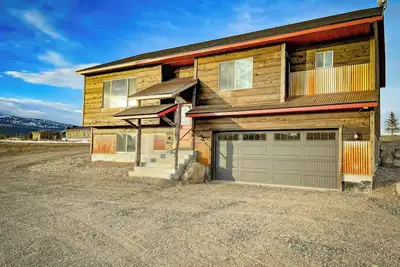 Image de Yellowstone Peaks Lodge+HotTub+5Bdms+WiFi+NearYNP