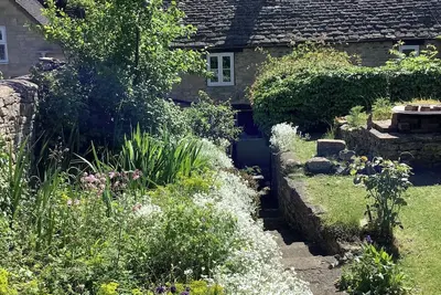 Image de 18th century cottage 2 minutes walk to pubs, shops, restaurants and play park